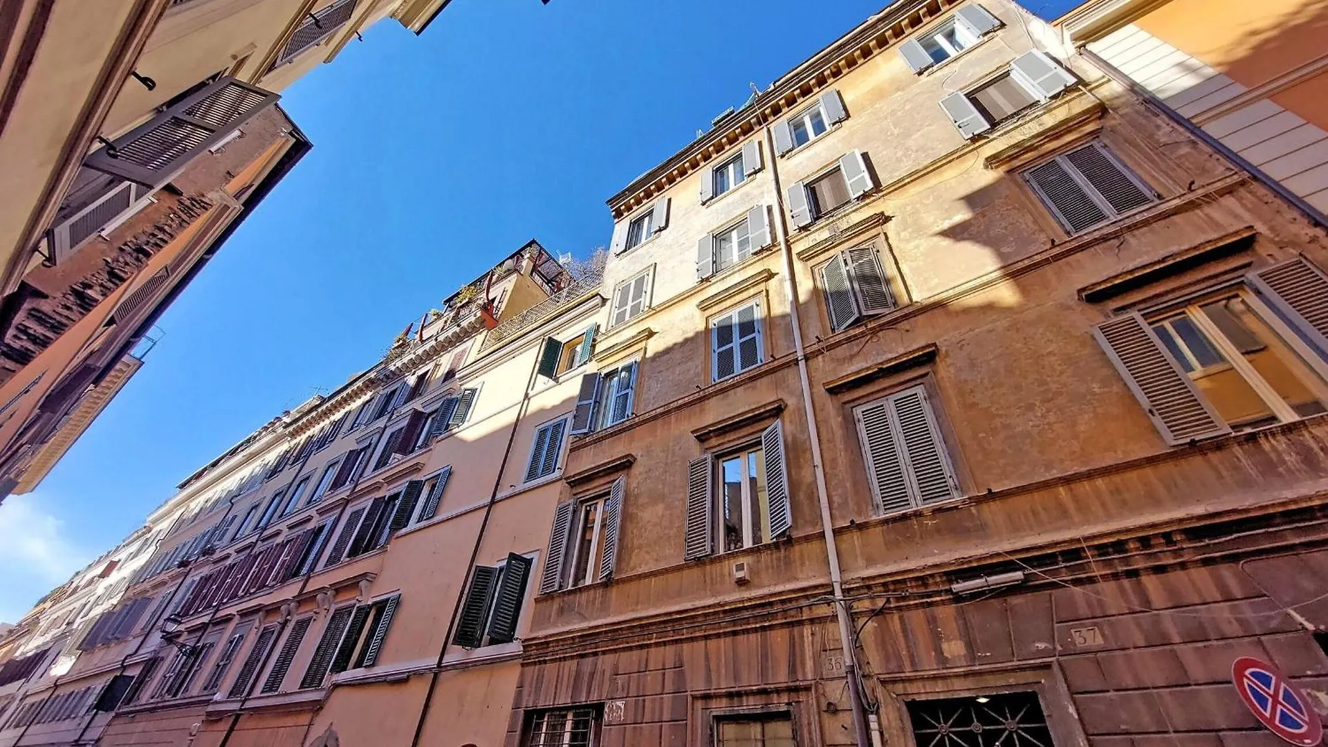 Apartment Capocci By Halldis Rome Italy