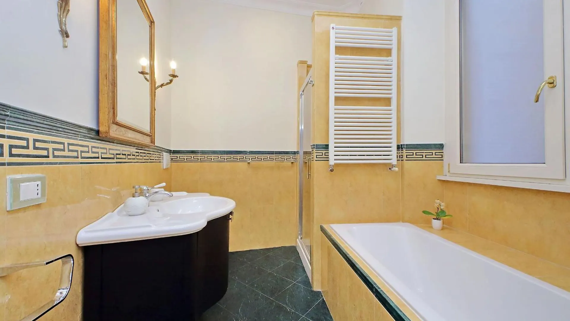 Apartment Capocci By Halldis Rome